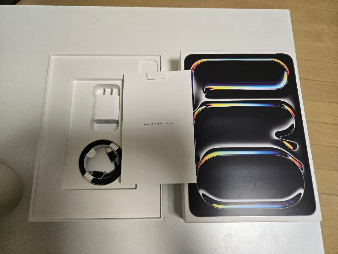 iPad Pro M4 11インチ スペースグレー　割れ有り