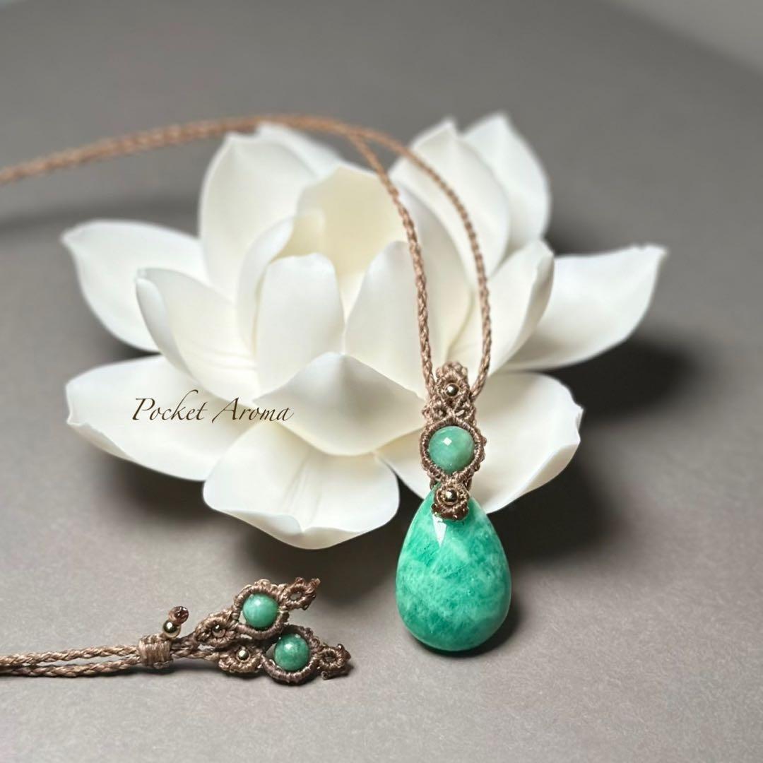 『緑癒』エメラルドのマクラメペンダントネックレス