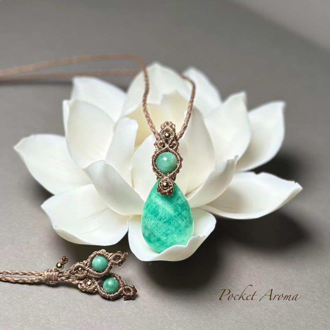 『緑癒』エメラルドのマクラメペンダントネックレス