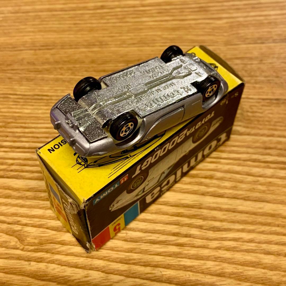 トミカ トヨタ TOYOTA 2000GT ちょっと待ってね ♪