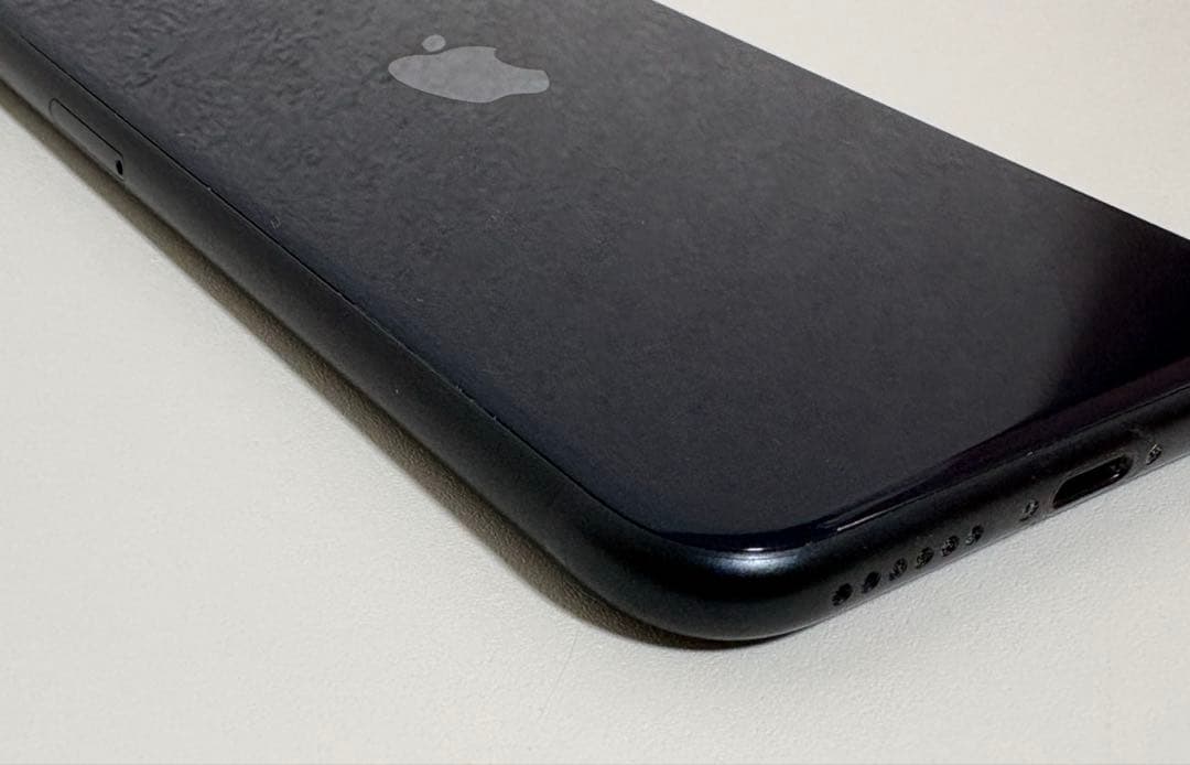 美品 iphoneSE 第三世代 64GB ミッドナイト ケース付 SIMフリー