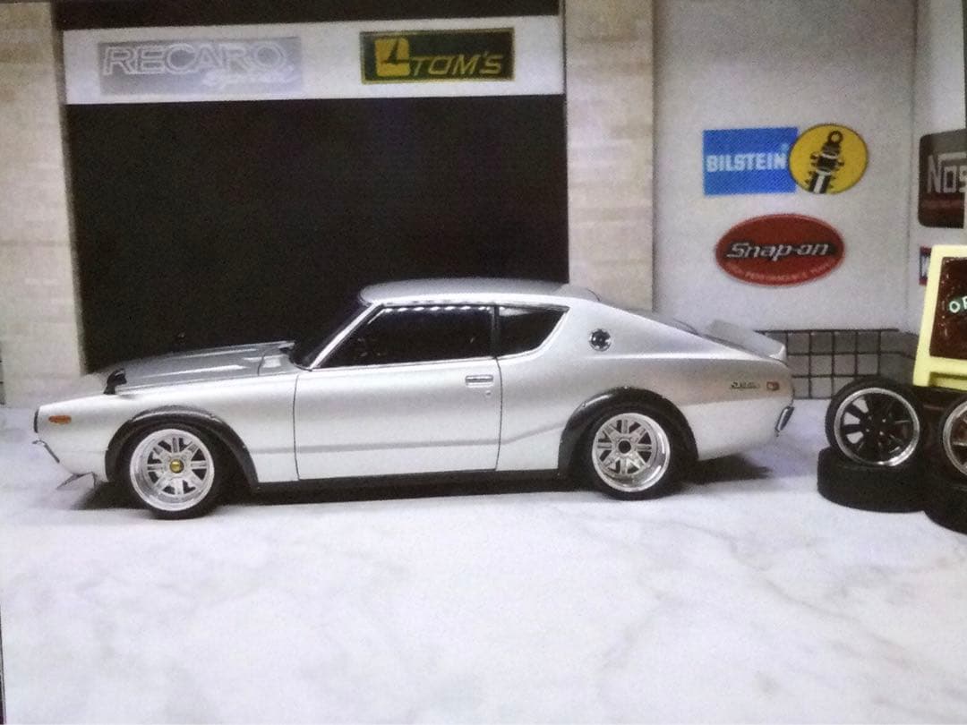 オートアート1/18 スカイラインGTーR シルバー　シャツおまけ付き