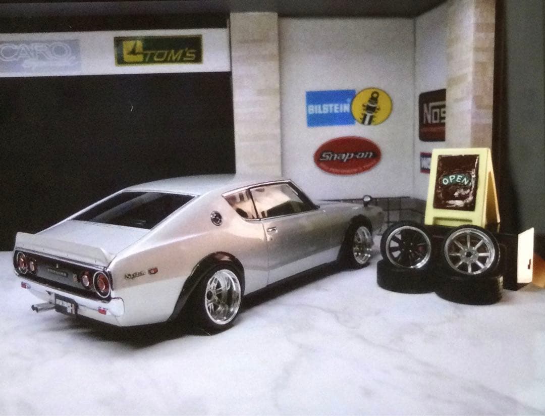 オートアート1/18 スカイラインGTーR シルバー　シャツおまけ付き