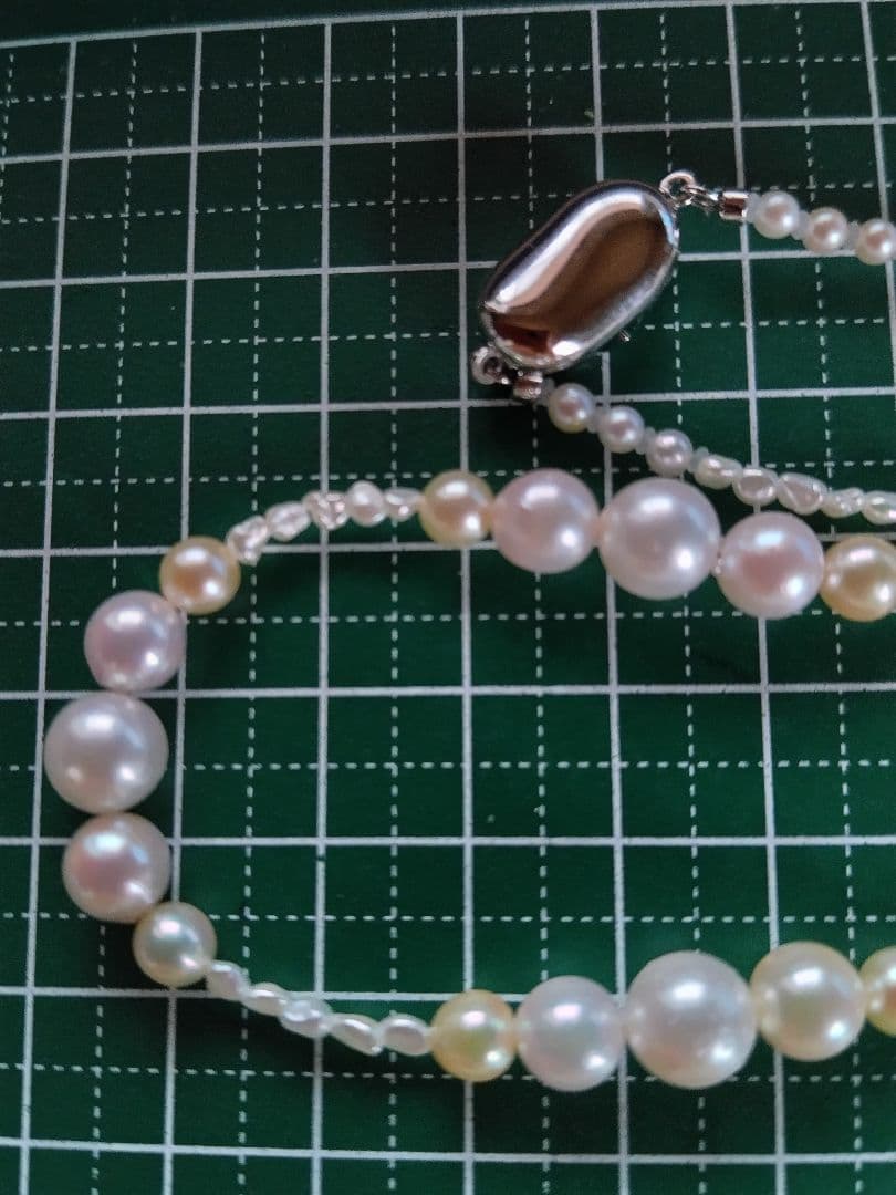 3種類のアコヤ真珠と、あこや芥子パールの、セミロングネックレス