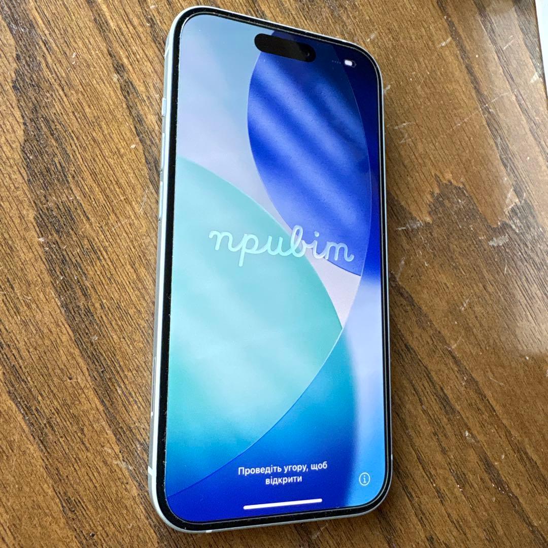 Apple iPhone 15 青色 本体 クリアケース付き