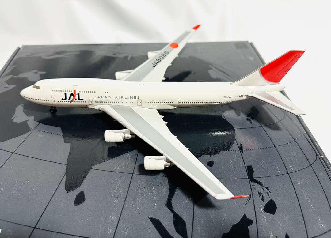 激レア 1/300 JAL 747-400 シリアル番号入りダイキャスト