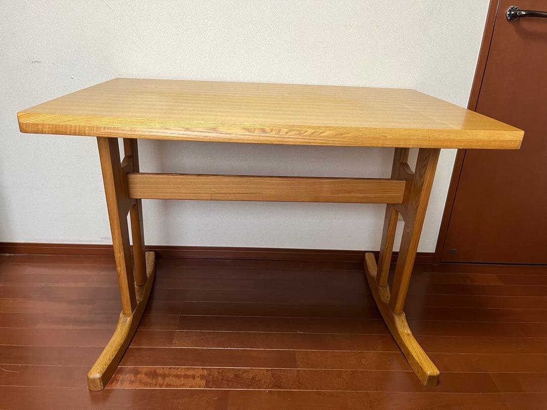 【手渡し愛知県、岐阜県歓迎】貞苅椅子製作所ダイニングテーブル　nagare