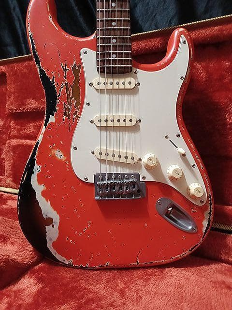 ギター FiestaRed Relic Multilayer Stratocaster
