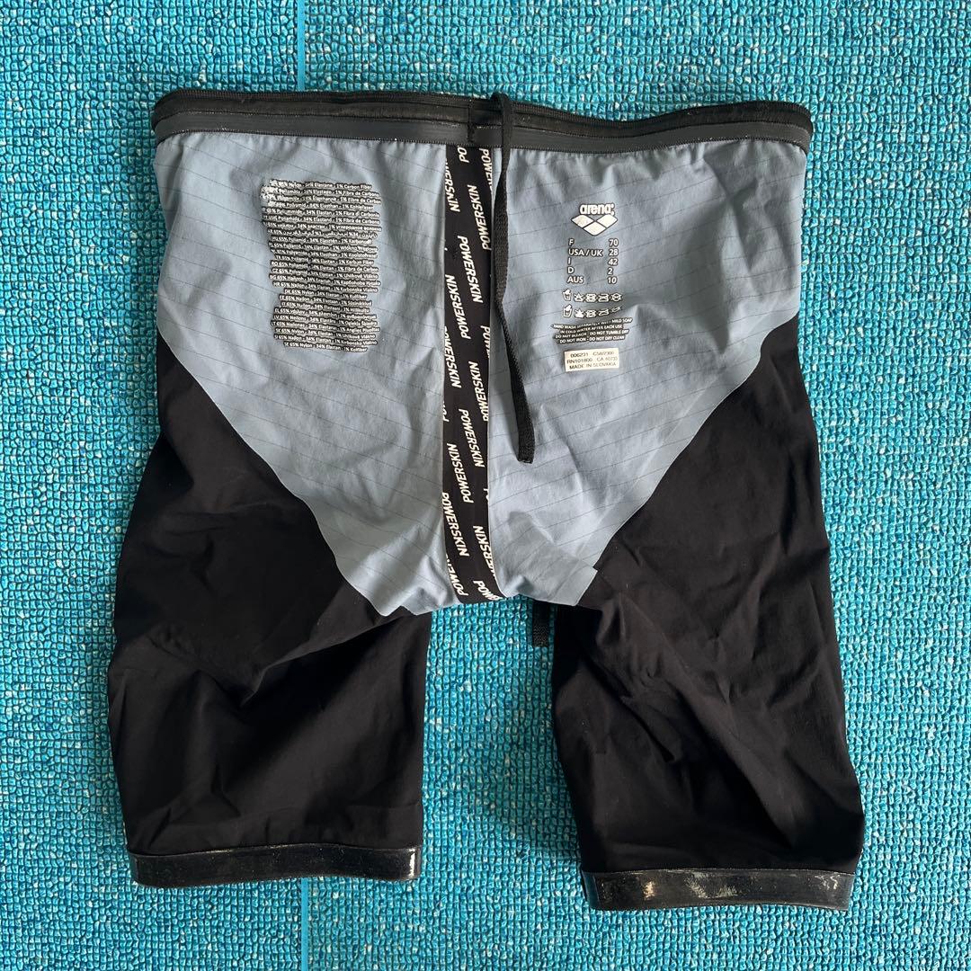 競泳用水着　arena カーボン　mサイズ