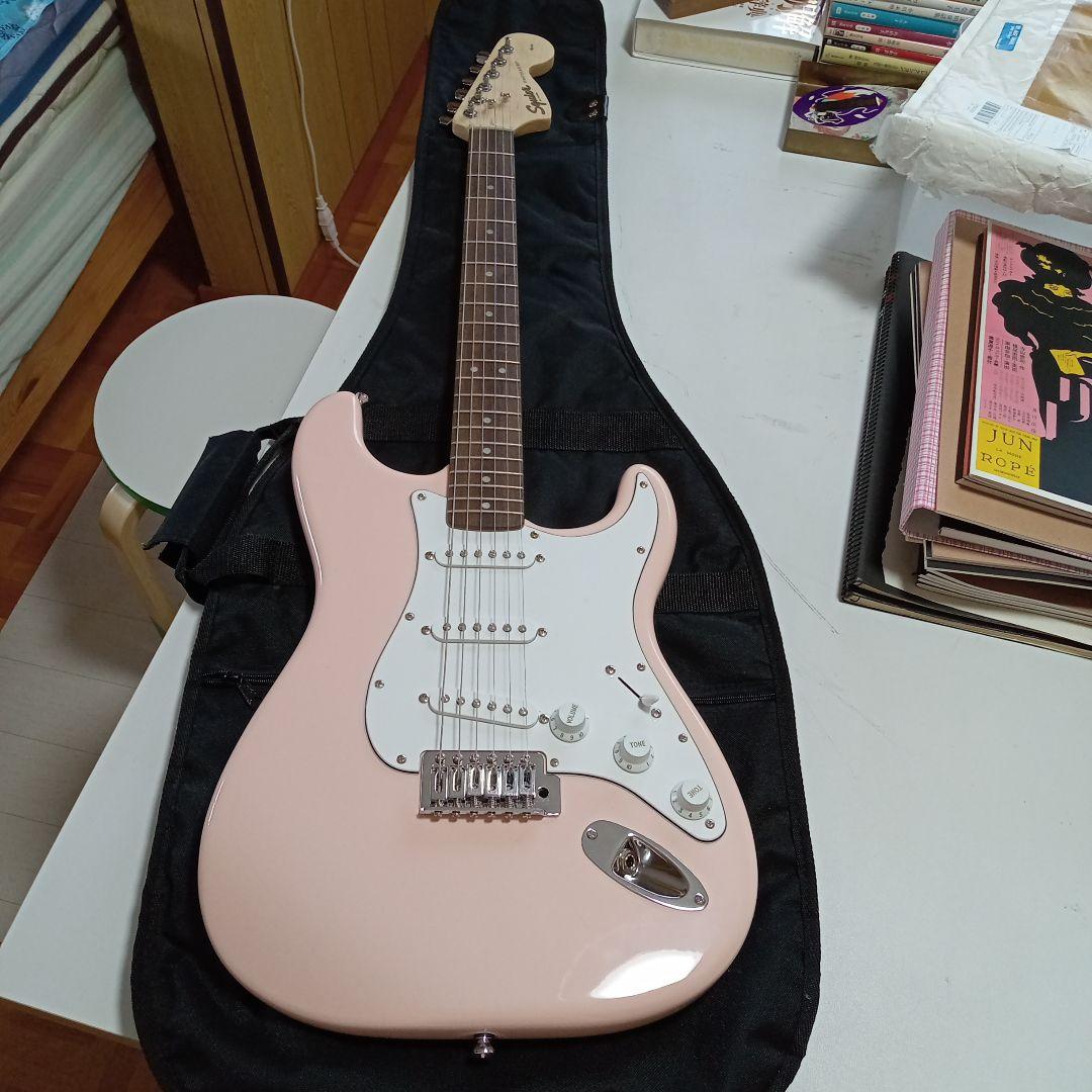エレキギター　squier　ピンク