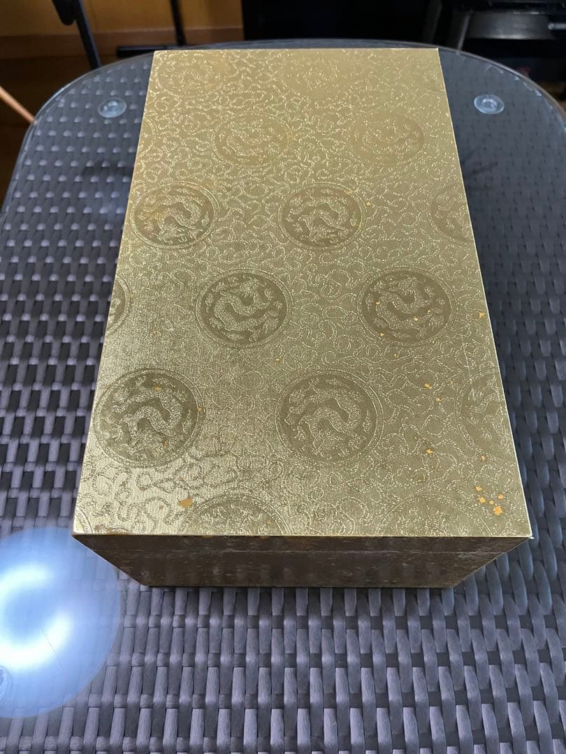 合掌観音像　仏像　仏教アート　彫刻　黒曜石　イスム　砂岩石