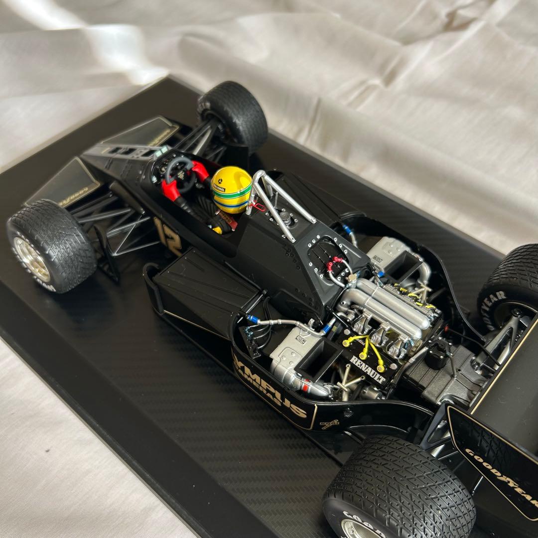 AYRTON SENNA F1カー 1/18スケール、ディスプレイケースつき