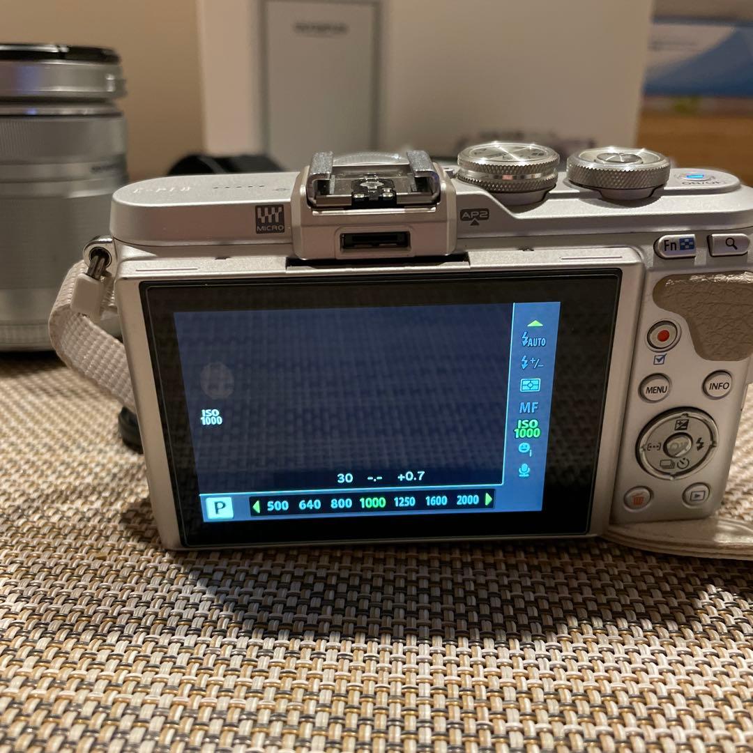 OLYMPUS PEN E-PL8 ダブルズームキット ホワイト
