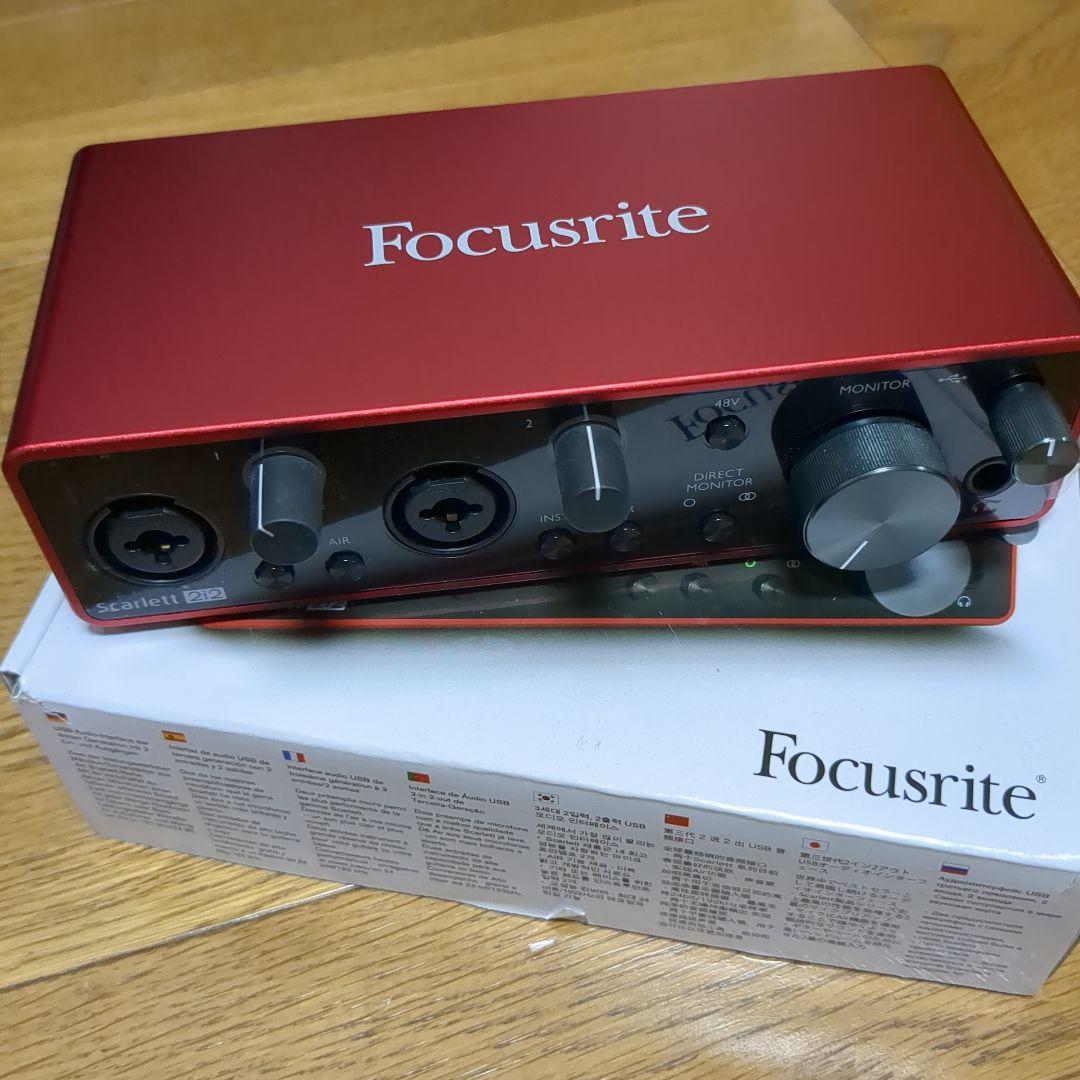 Focusrite Scarlett 2i2 オーディオインターフェース