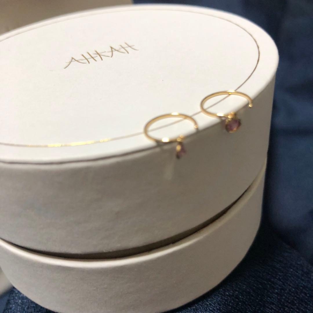 花 AHKAH K18イエローゴールド ピンクサファイアヌーディーピアス