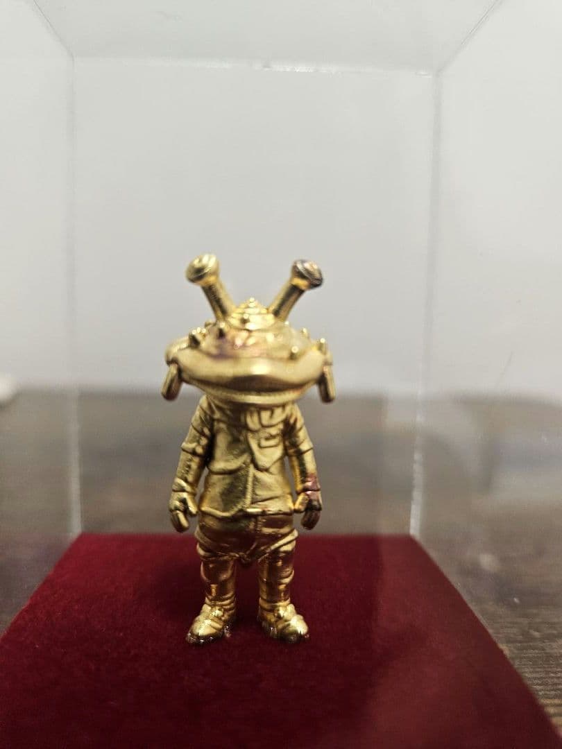 【２4金】 カネゴン　黄金フィギュア　専用ケース有り　©円谷プロ