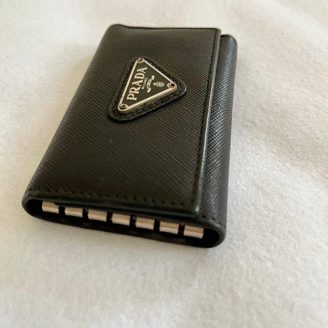 美品 プラダ PRADA 黒 レザー キーケース ブラック
