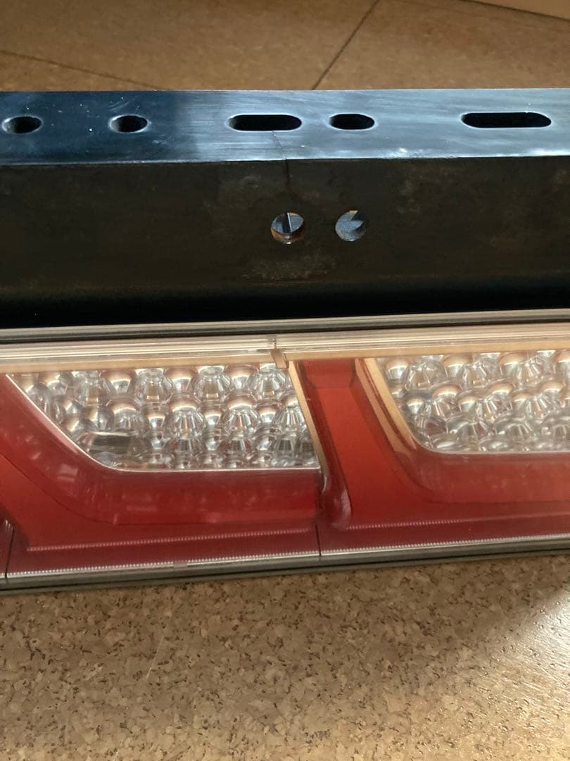 KOITO トラック用オールLEDリアコンビネーションランプ　3連タイプ　左のみ