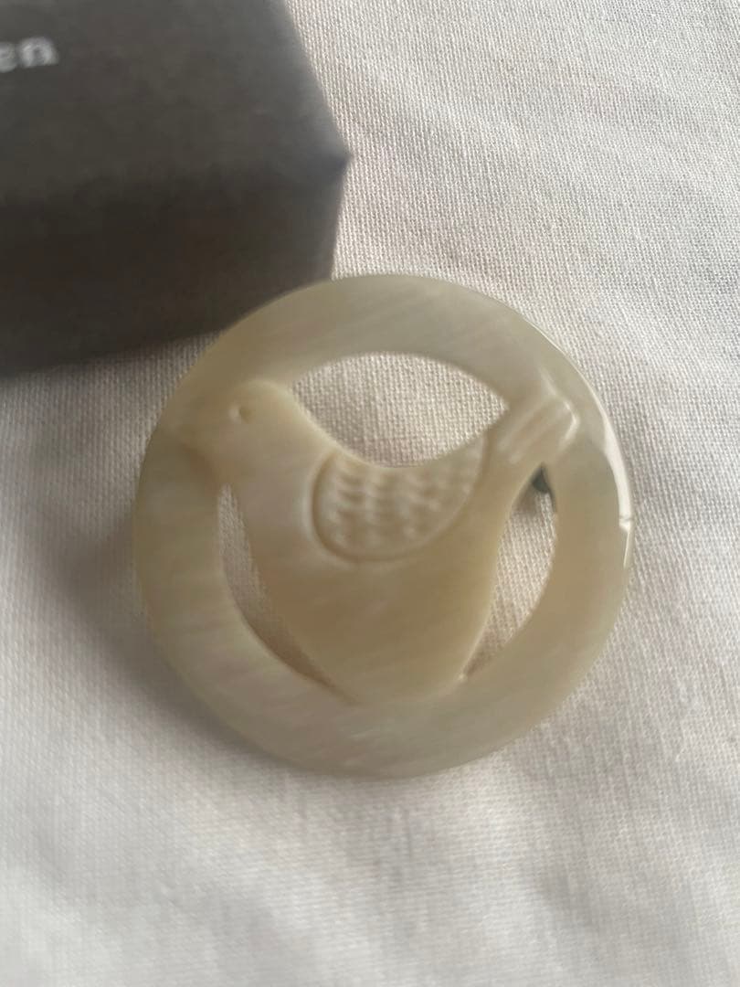 minä perhonen toriブローチ