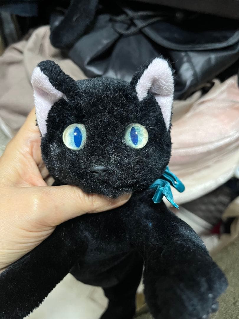 黒いぬいぐるみ猫