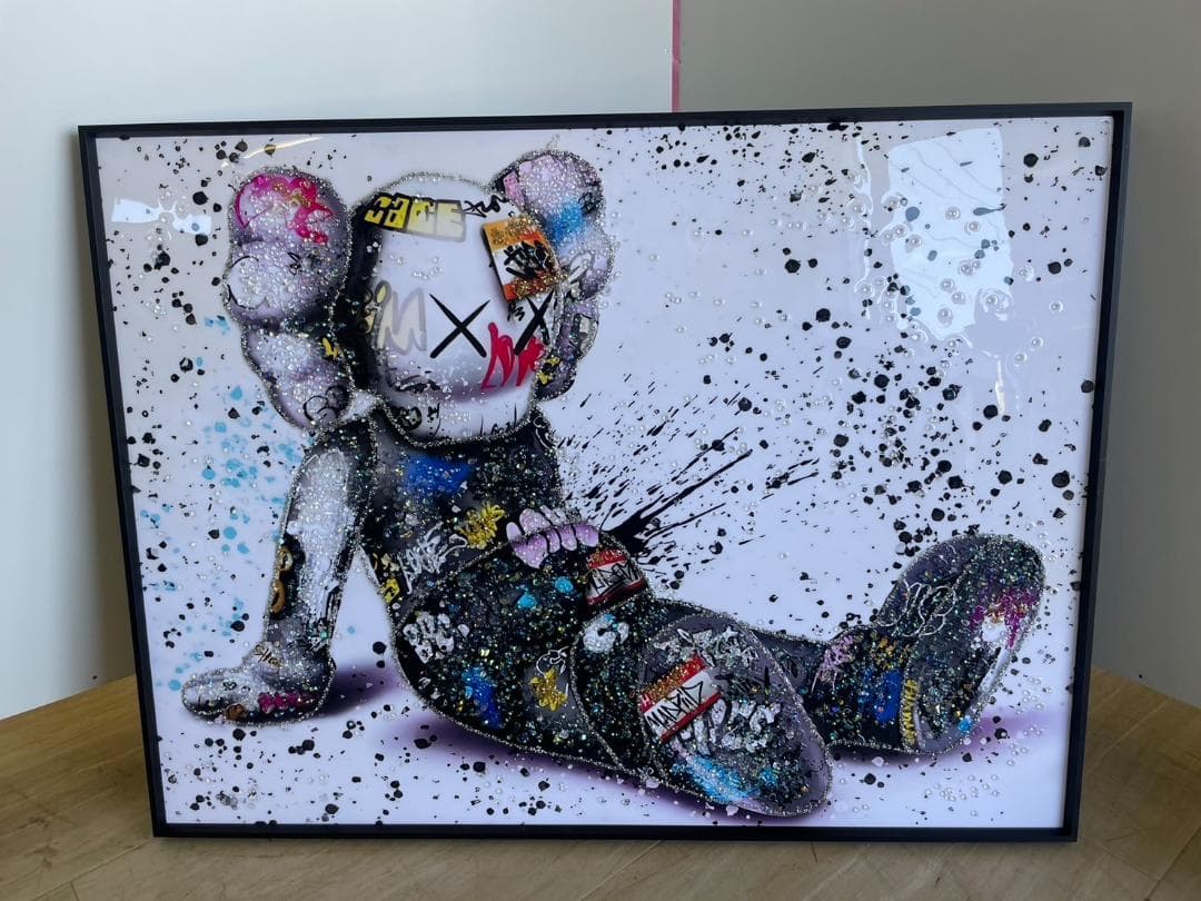 水晶絵　KAWS　アートパネル　カウズ　立体　絵画　キラキラ　アート　壁掛け
