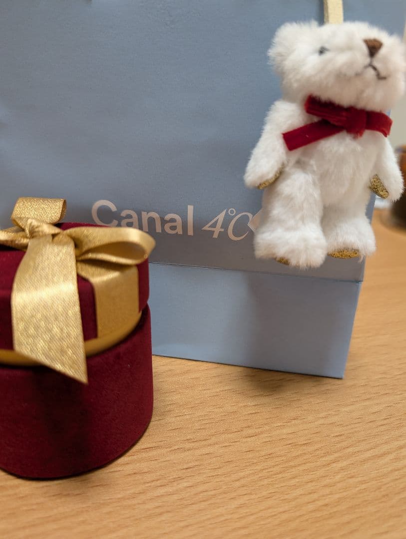 新品未使用☆カナル4°C☆リボンピアス☆ 2025年クリスマスコレクション