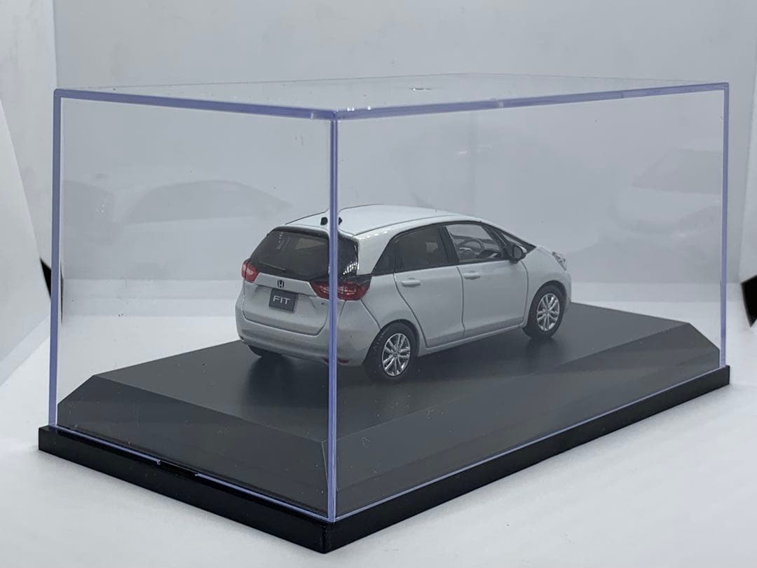 ホンダ　フィット　GR型　サンライトホワイトパール　カラーサンプル　1/43