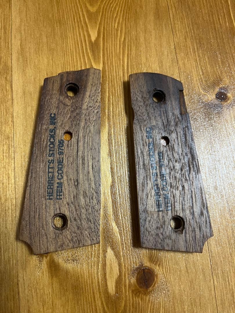 エラン ヘレッツ 木製グリップ フルチェッカー 1911 オフィサーズ MGC