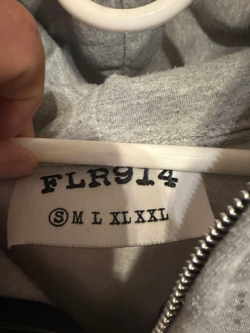 [入手困難] FLR914 グレー パーカー