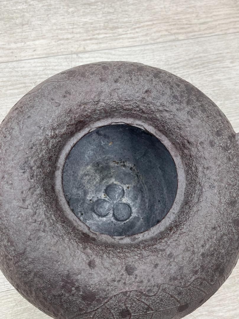 新品 人間国宝 高橋敬典 柏茶釜 茶道具 共箱 鐶付き 炉釜 鉄釜 葉模様