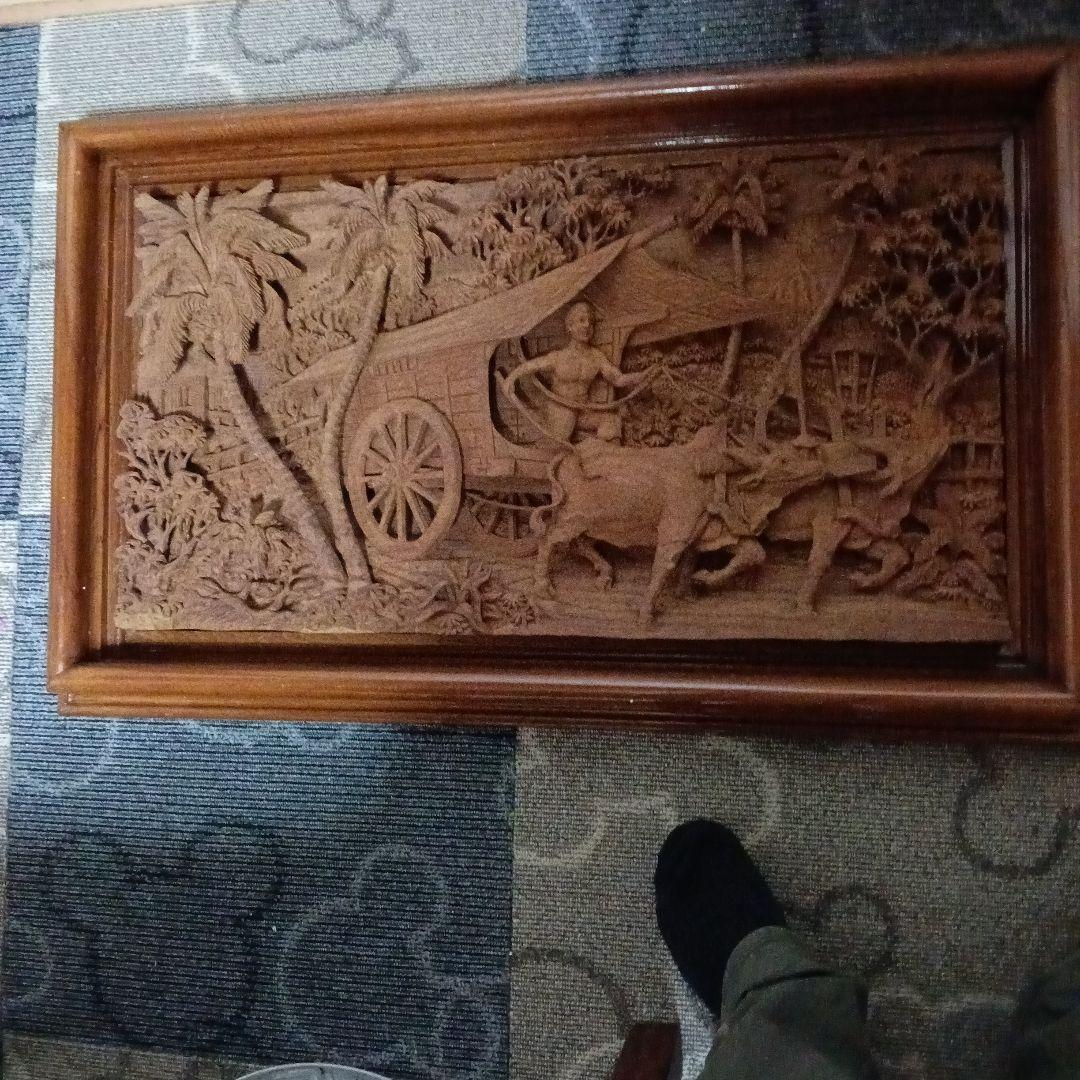 詳細は不明、日本人作家の彫刻、東南アジアジアの風景、緻密な素晴らしい木彫、逸品