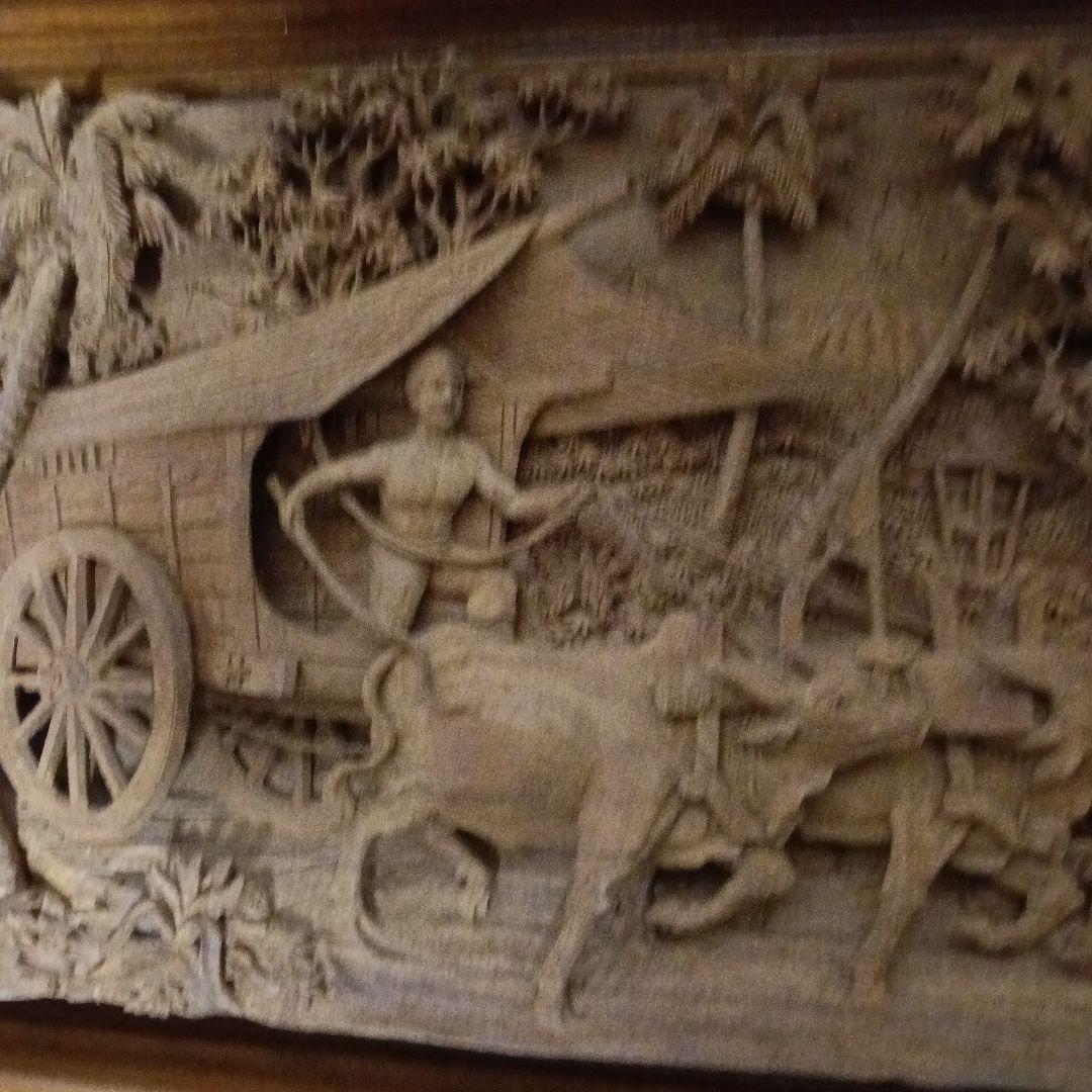 詳細は不明、日本人作家の彫刻、東南アジアジアの風景、緻密な素晴らしい木彫、逸品