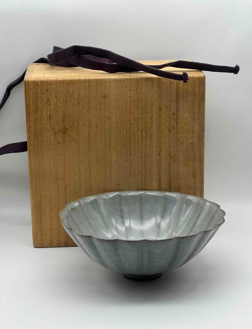 宋時代　青磁　汝官窯菊瓣碗 官汝窯碗　郊壇官窯 茶盞 唐物(C-79)