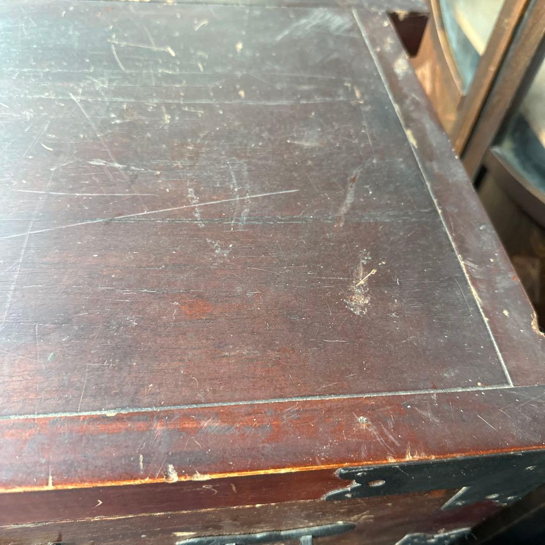 アンティーク木製タンス ドラゴン彫刻付き　車ダンス