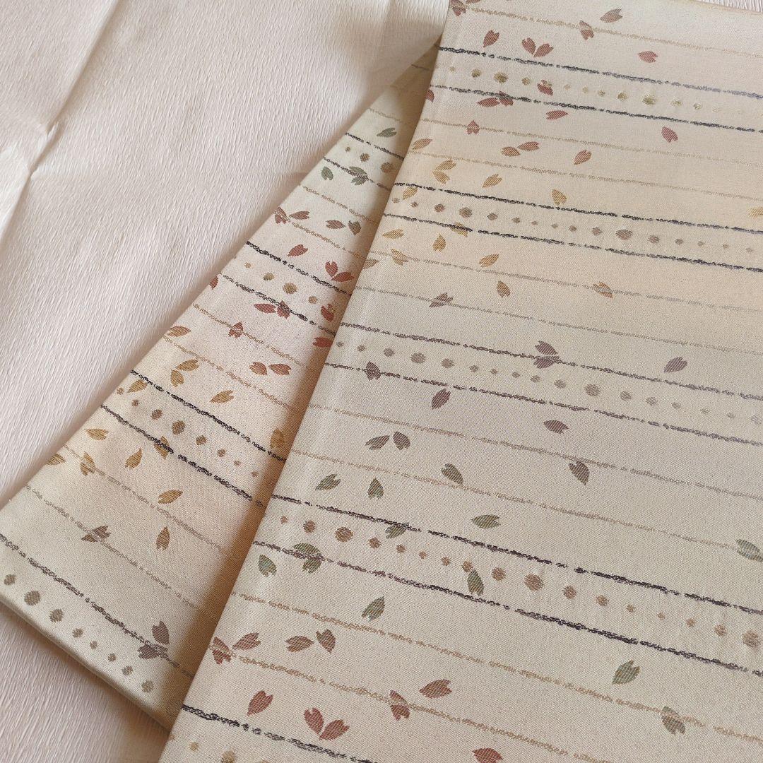 未使用　正絹袋帯　河瀬満織物　横段に花弁散らし　証紙アリ