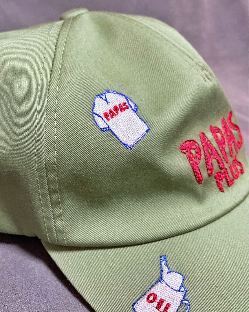 美品 未使用 PAPAS PLUS + パパス プラス刺繍 キャップ カーキ