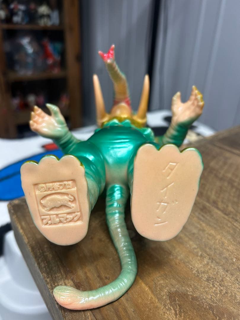 ブルマァク　怪獣シリーズ　タイガン　フィギュア　ソフビ　墓場の画廊