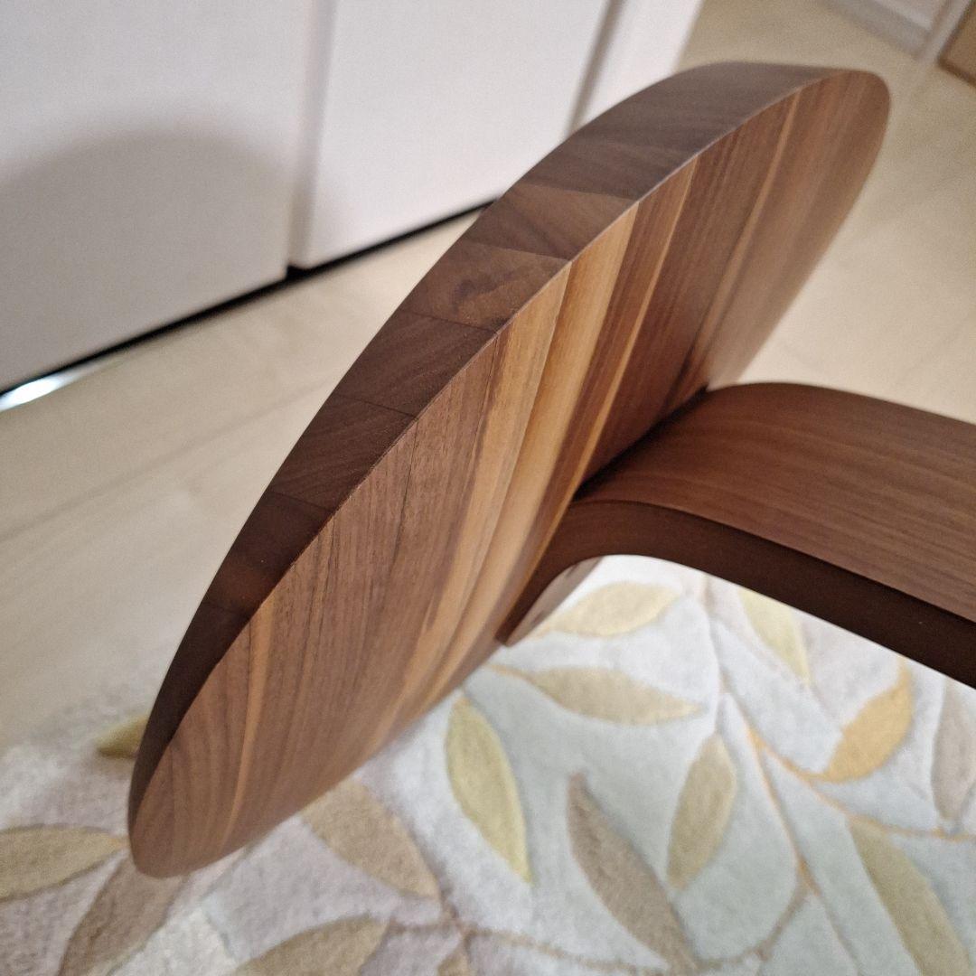 カリモク正規品サイドテーブル天然木ウォールナット材ナチュラル色、天板高さ66㎝、