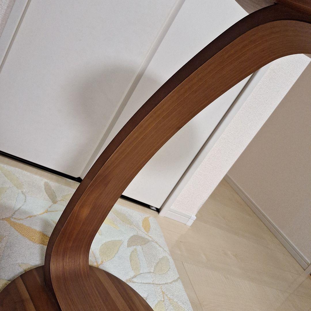 カリモク正規品サイドテーブル天然木ウォールナット材ナチュラル色、天板高さ66㎝、