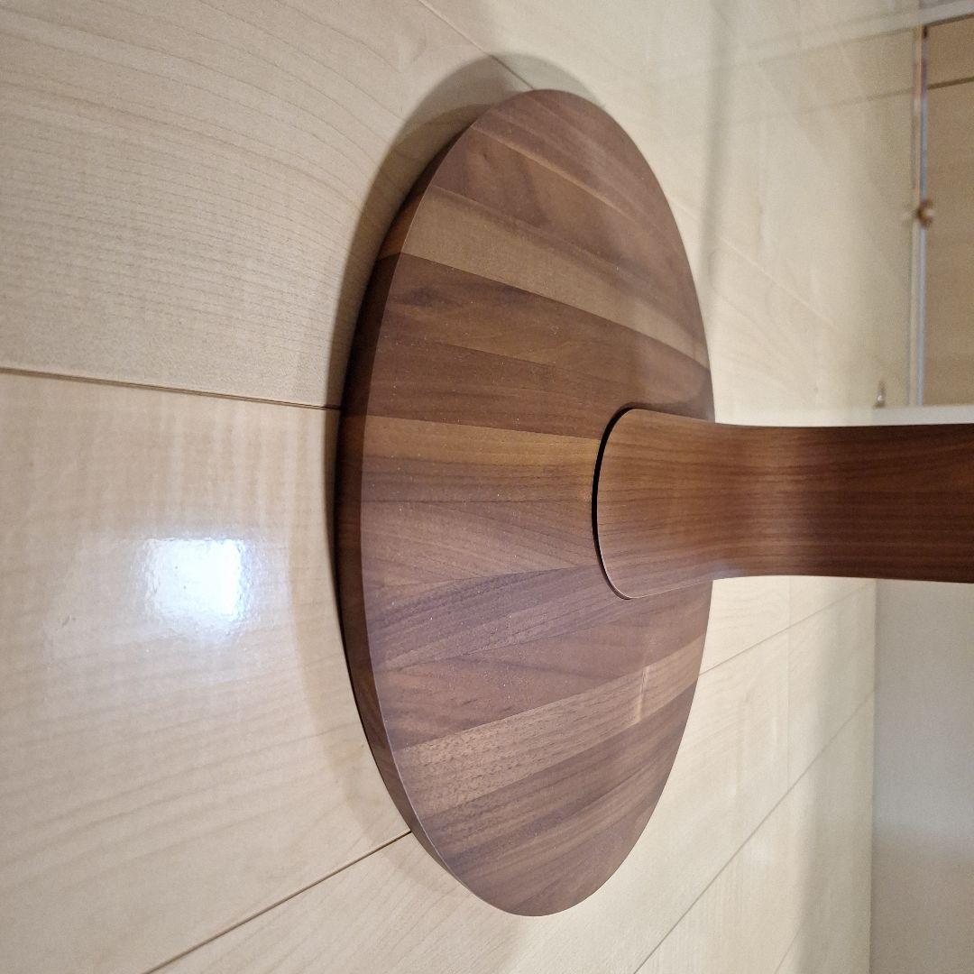 カリモク正規品サイドテーブル天然木ウォールナット材ナチュラル色、天板高さ66㎝、