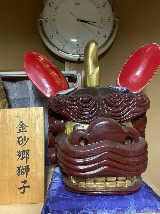 【値下げ交渉可】獅子頭　獅子舞　木彫り　桐製　工芸品　漆塗り　金箔