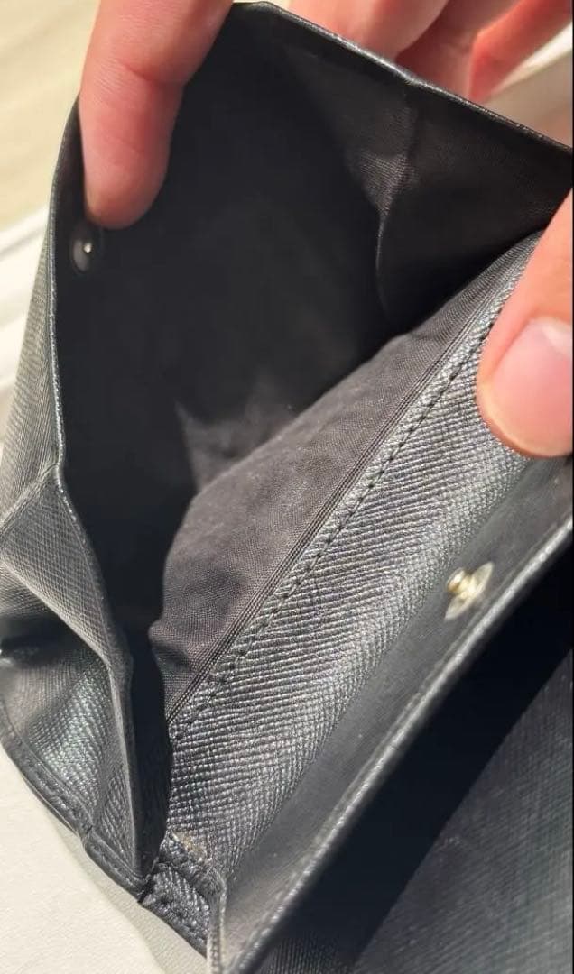 PRADA 二つ折り財布 ブラック サフィアーノ