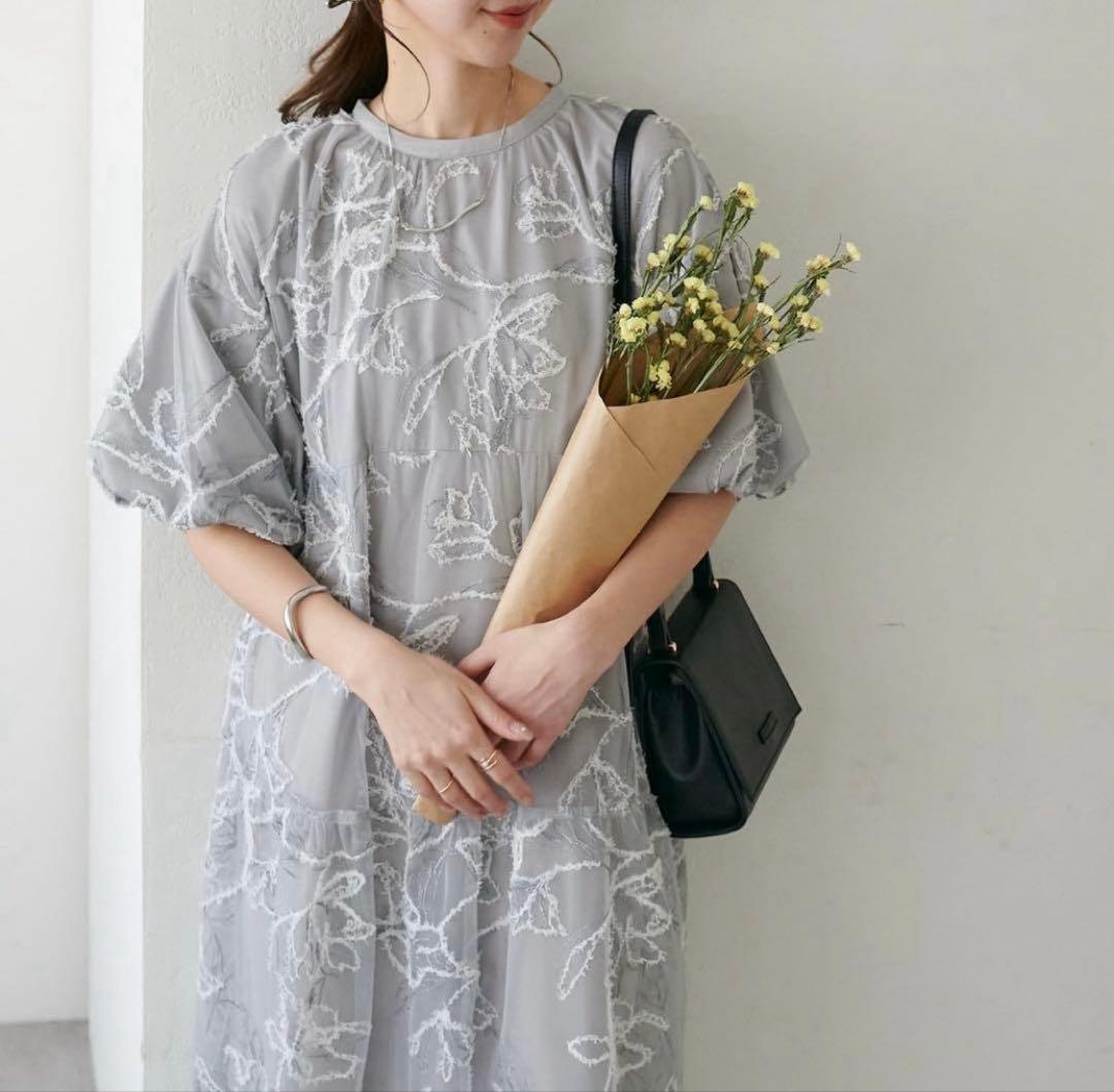 Discoat フェザーフラワー袖バルーンワンピース