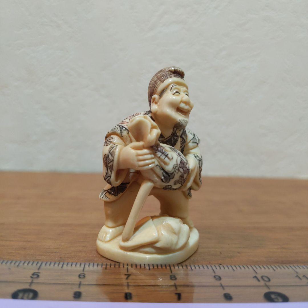 時代提物 人物根付 天然素材 在銘【宝探し】高5cm 重22ｇ縁起物 幸運の兆し