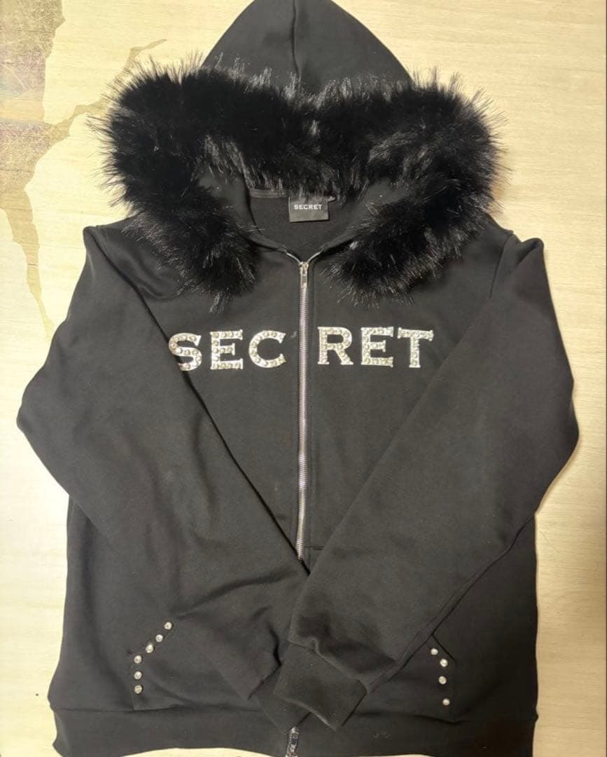 SECRETジップパーカー