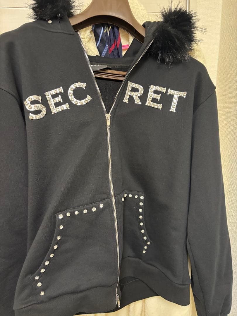 SECRETジップパーカー