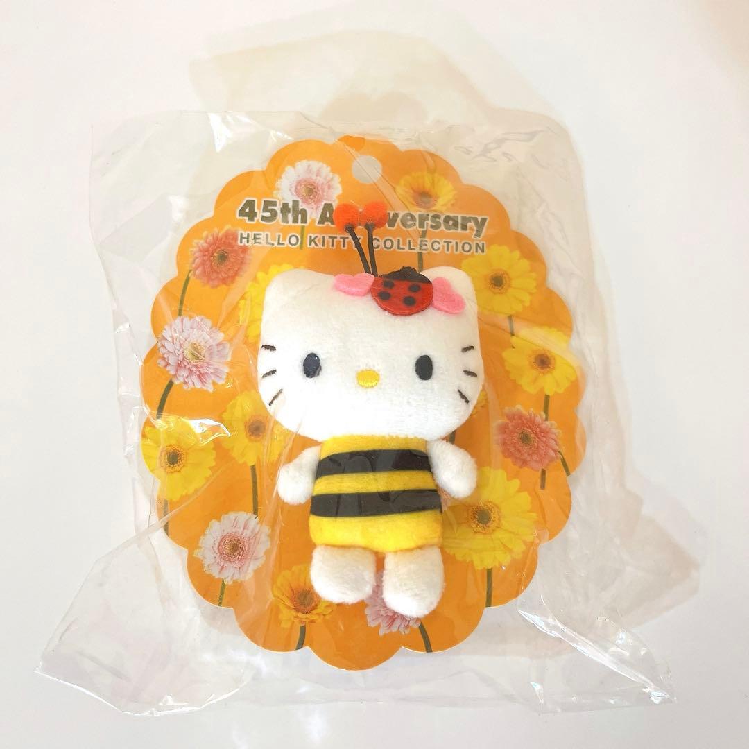 ハローキティ 45周年記念 ミニブローチ 4個セット