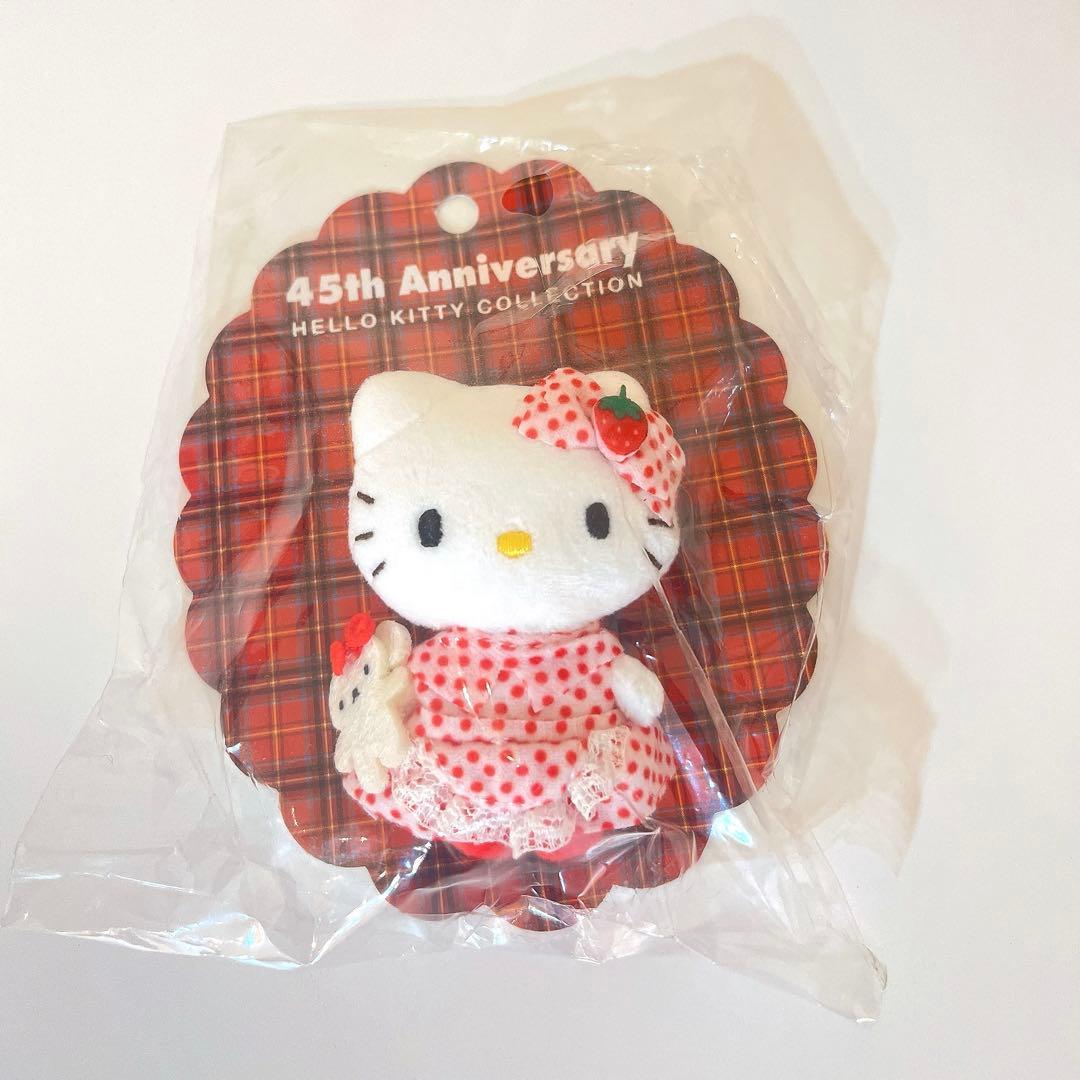 ハローキティ 45周年記念 ミニブローチ 4個セット