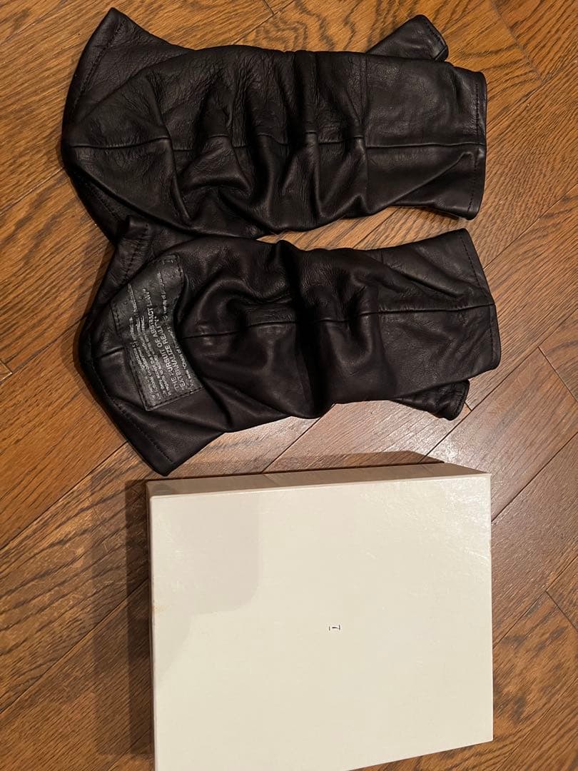 黒のレザー指なし手袋