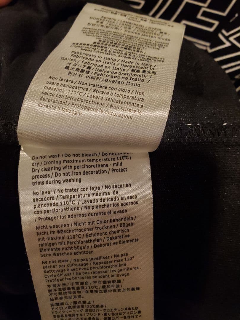 FENDI ロゴパターンTシャツ サイズM イタリア製　☆人気、早い者勝ち！☆